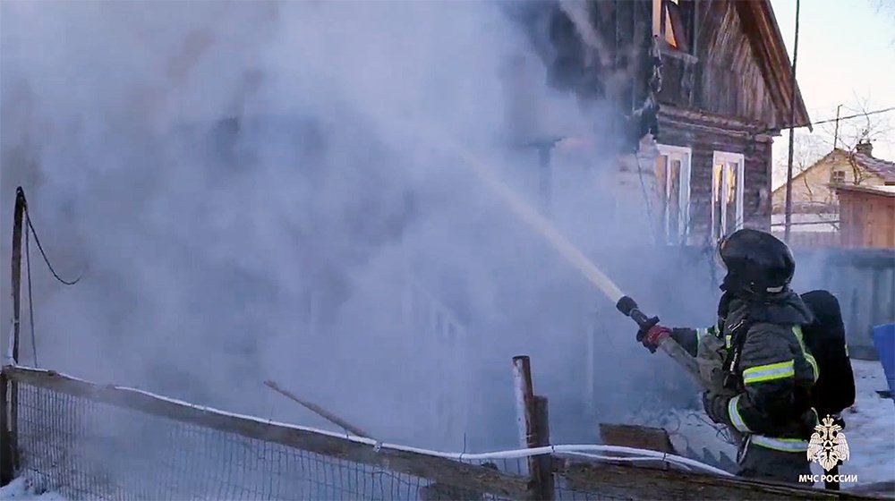 Пожарно-спасательные подразделения ликвидировали пожар в Пряжинском районе.